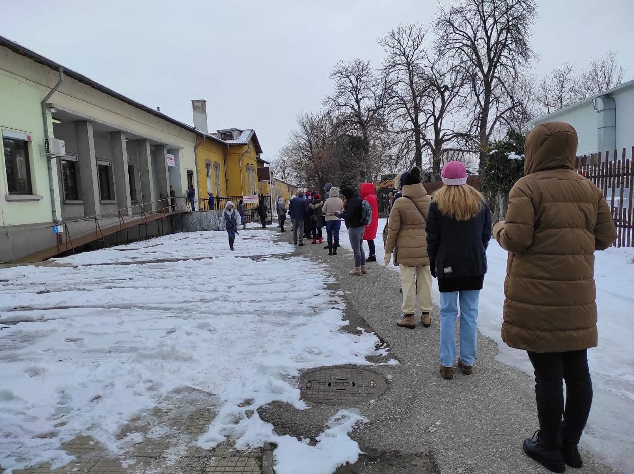 Стотици с добри сърца дариха кръв за 17-годишната Александра