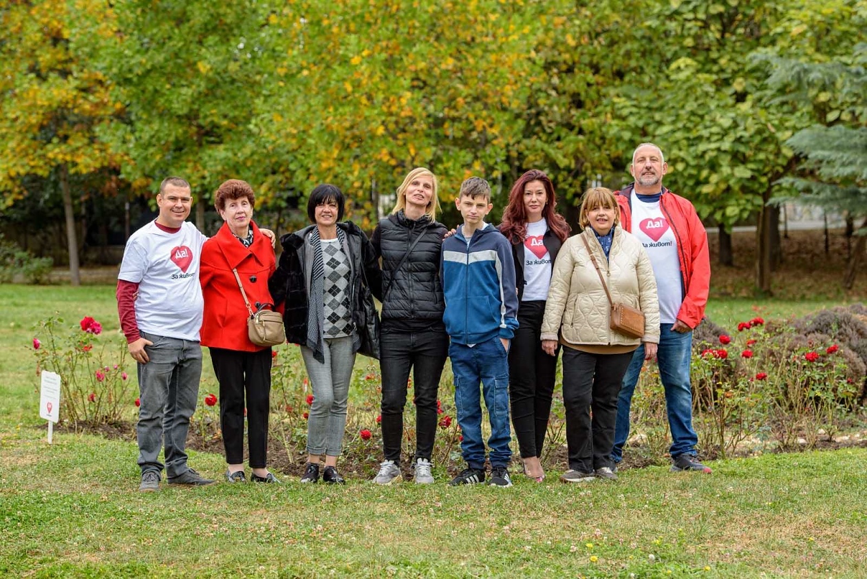 В сърцето на София още седемнадесет рози ще цъфтят в памет на донорите