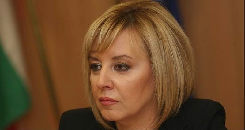 Манолова: Да искаш една заплата от хората за боеприпаси за Украйна е цинично